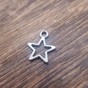 P106 shining star openwork charm ✨️
